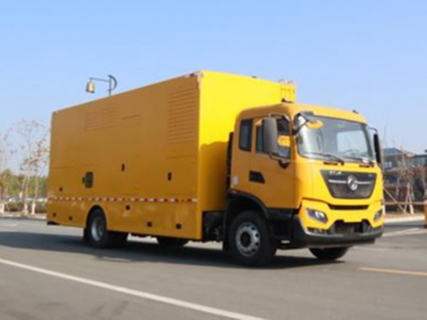 200千瓦東風(fēng)天錦移動(dòng)應(yīng)急電源車(chē)