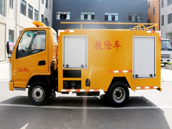 凱馬小型工程救險(xiǎn)車(chē)